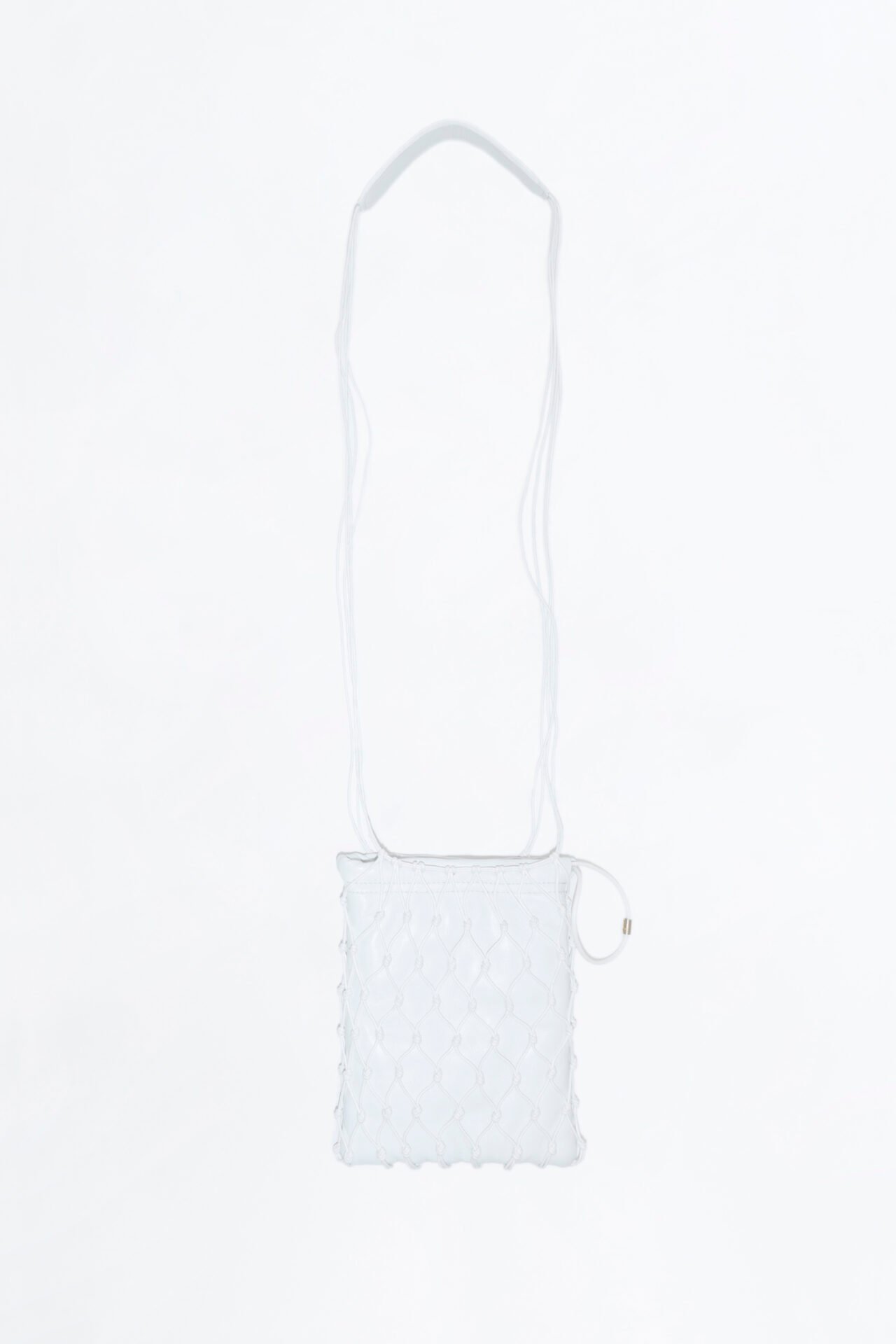 Carterita Ortiz trenzada a mano con hilo de algodón encerado y sobre interno de cuero de oveja.