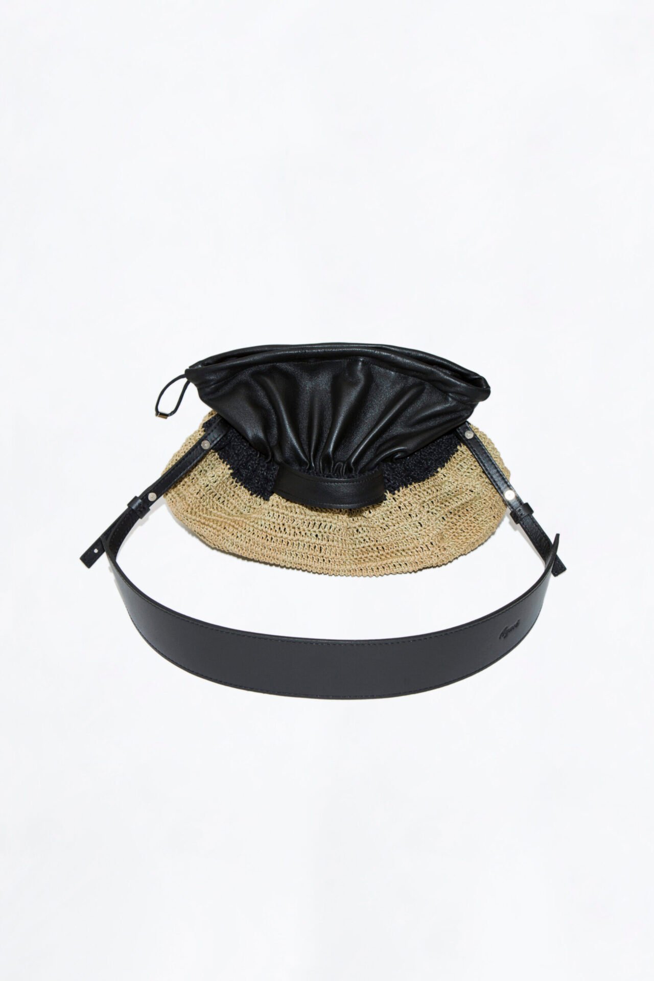 Cartera Jorge con fuelle de cuero de oveja y tejido a mano con cordón de algodón encerado